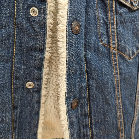 Levi's Sherpa Trucker Jacket - Picture 7 of 8